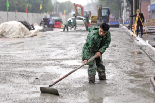 灌浆浇注后遇到下雨，对灌浆料有影响吗？