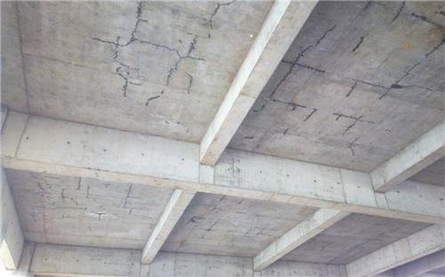 楼板开裂原因分析，该如何防治楼板裂缝？